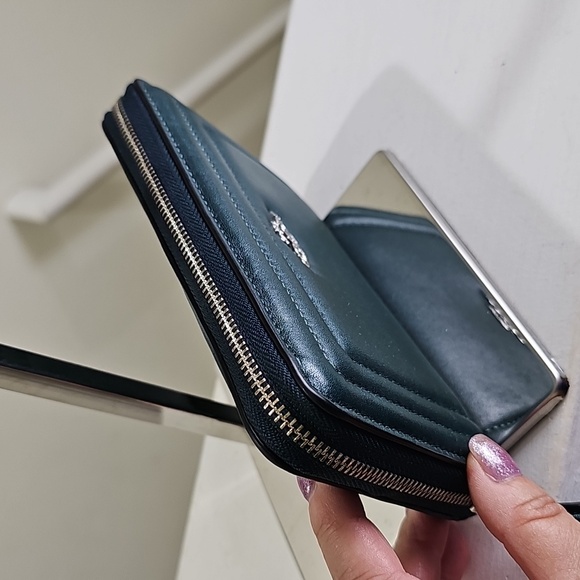 COACH C7365 Medium Id Zip Wallet With Border Quilting In JADE Green EUC - Picture 6 of 17